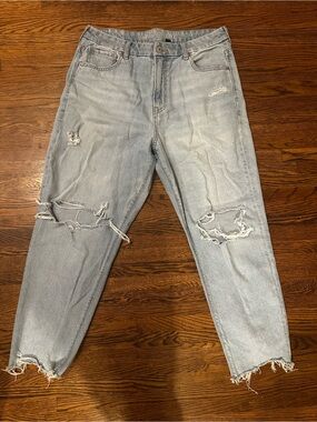 American Eagle Outfitters Light Wash Distressed Women's Jeans
